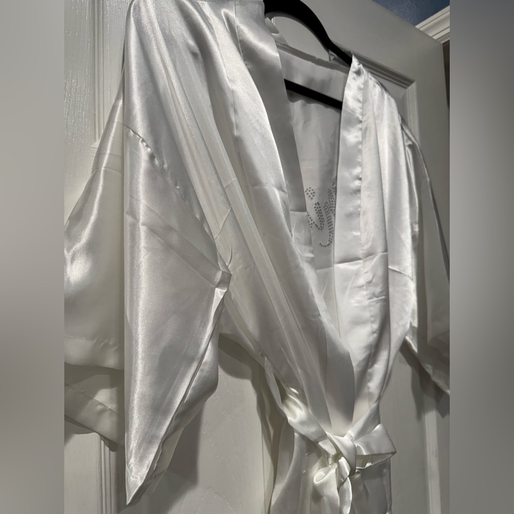 Silver Bride Robe with Rhinestone Detail - Picture 5 of 7